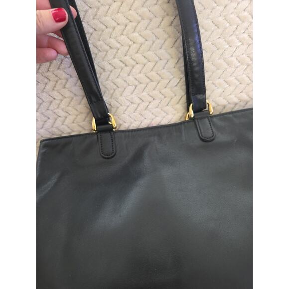 VTG SAS SOFT CLASSIC LEATHER BLACK PURSE QUALITY W/ Charm 9 1/2”x 9 1/2”x 4” - Picture 2 of 6